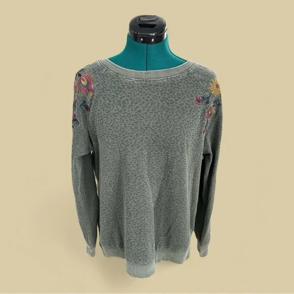 Standard Grace - Mossy Green Leopard Top M - Picture 3 of 11